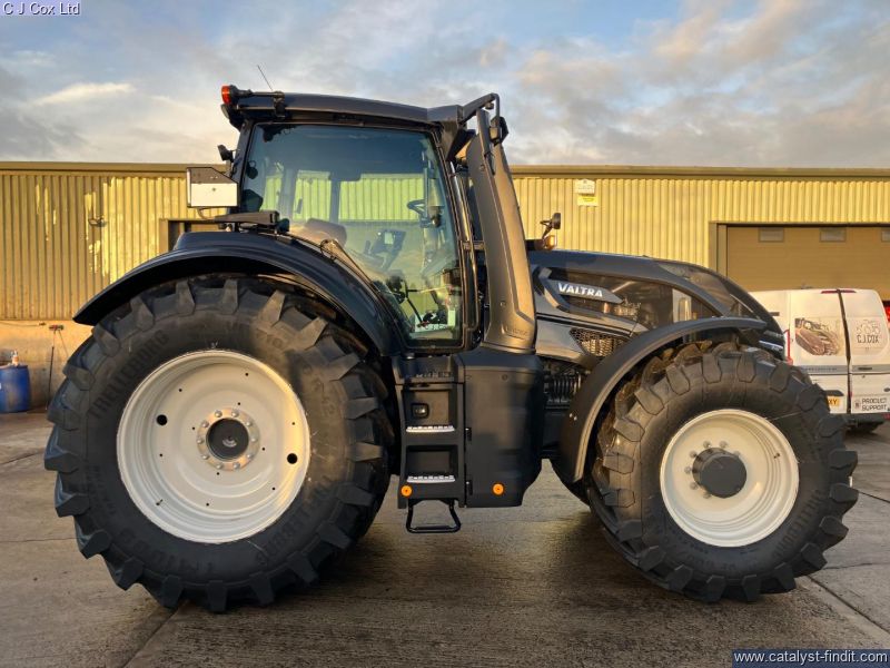 VALTRA Q305 1A9 TRACTOR